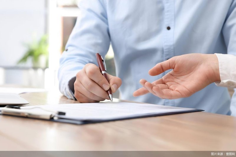 独居时代的“监护空白”谁来填补？全国政协委员鼓励保险等力量入场 新闻