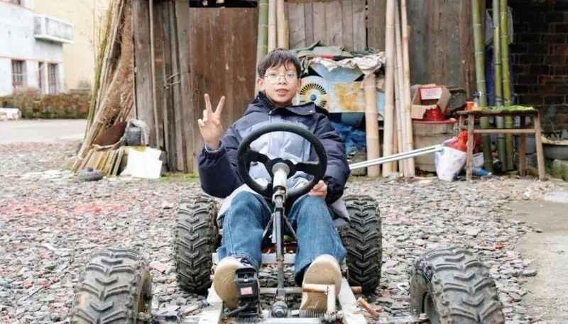  乡村小院里焊出的梦想；15岁少年用压岁钱造出电动车。 教育招生