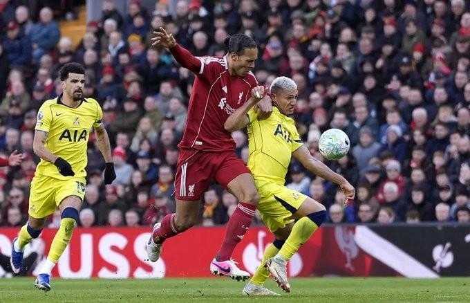  利物浦本赛季英超末段防守频现漏洞；第90分钟后已失8球，刷新队史单赛季纪录。 体育新闻