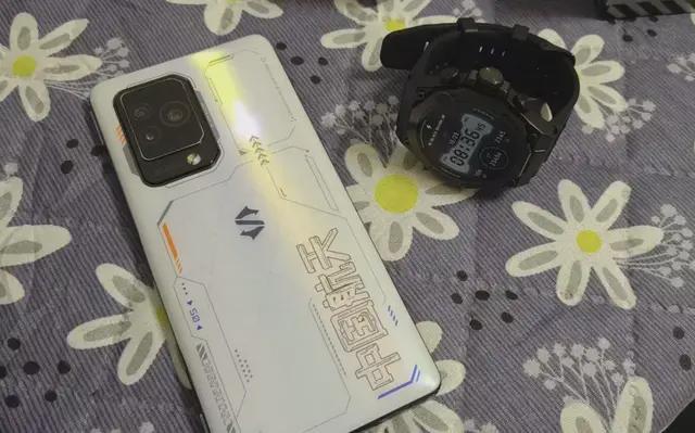  黑鲨S1 Pro智能手表：从电竞帝国残骸中走出的金属机甲，闲鱼70元能买到的隐藏宝藏 手机评测