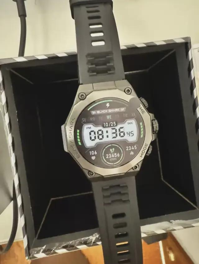  黑鲨S1 Pro智能手表：从电竞帝国残骸中走出的金属机甲，闲鱼70元能买到的隐藏宝藏 手机评测