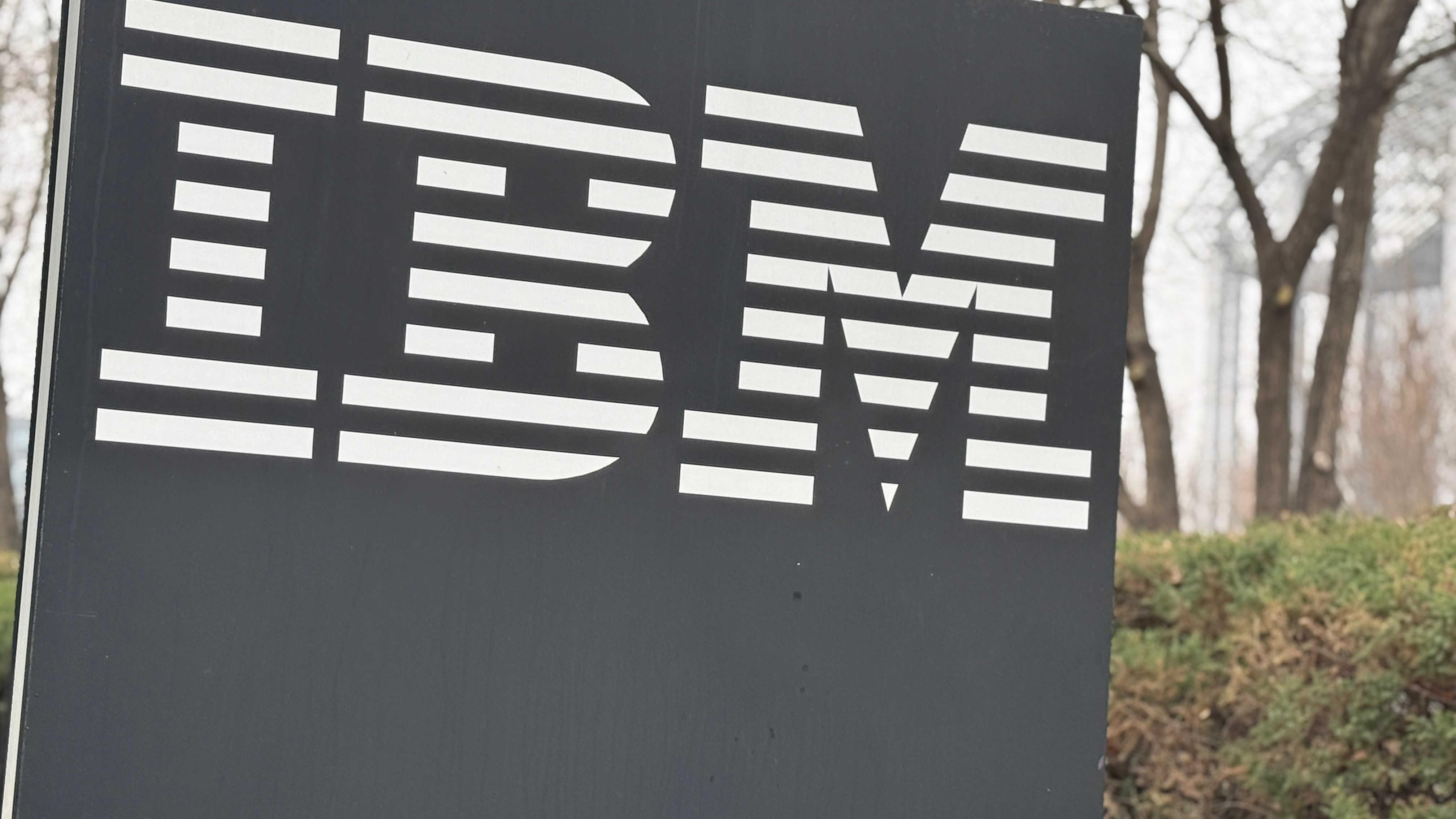  技术管理革命：郭士纳如何用「客户导向」重塑IBM基因 企业服务