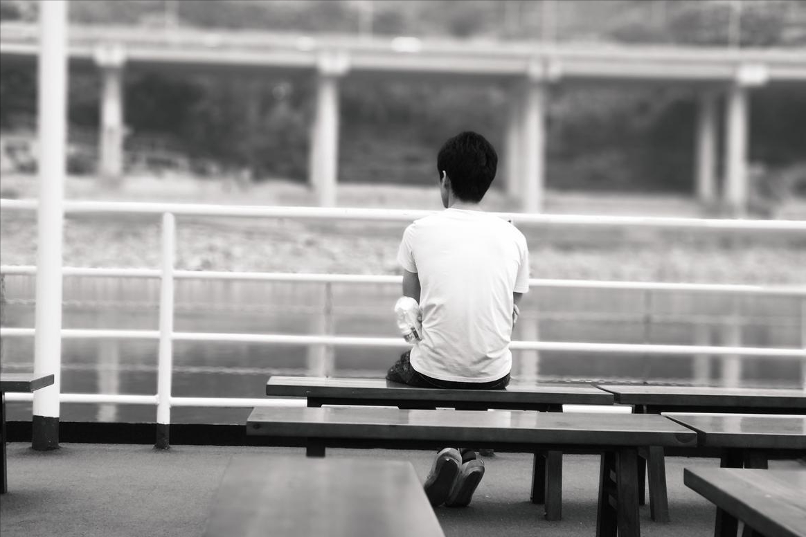  隔代抚养的深层逻辑：为什么五年陪伴胜过十年的金钱投入 情感心理