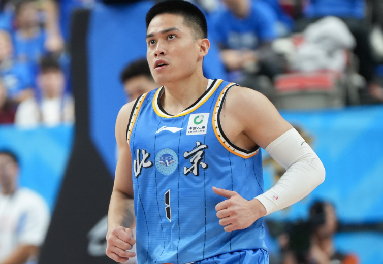  北京22-0进攻波深度复盘：季后赛门票背后的战术逻辑与关键时刻解析 体育新闻