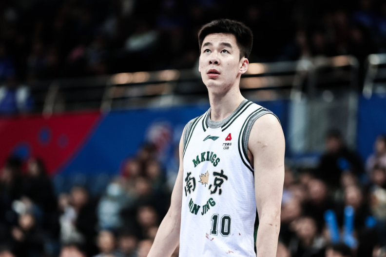  北京22-0进攻波深度复盘：季后赛门票背后的战术逻辑与关键时刻解析 体育新闻