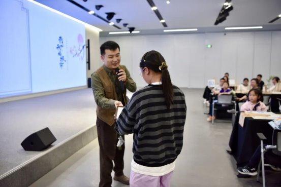  废墟旁的画笔：一位成都青年与百年老宅的不了情 文化旅游